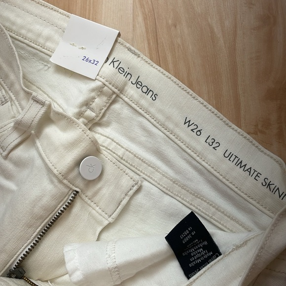 Calvin Klein brand new white jeans - Picture 3 of 6